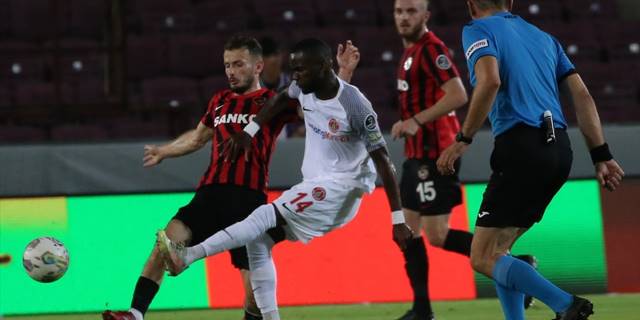 Gaziantep FK ile HangiKredi Ümraniyespor berabere kaldı
