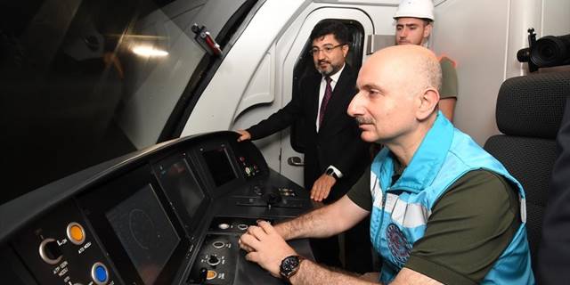Bakan Karaismailoğlu, Pendik-Sabiha Gökçen Havalimanı metro hattının test sürüşüne katıldı
