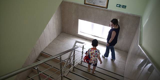 Minikleri okula 'ittirerek' götürmeyin uyarısı