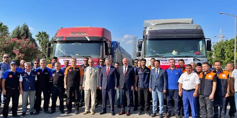 Osmaniye'den Pakistan'daki sel bölgesine 2 yardım tırı gönderildi