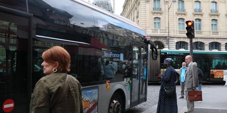 Fransa'da kamu toplu taşıma araçlarındaki şoför eksikliği sorunu büyüyor