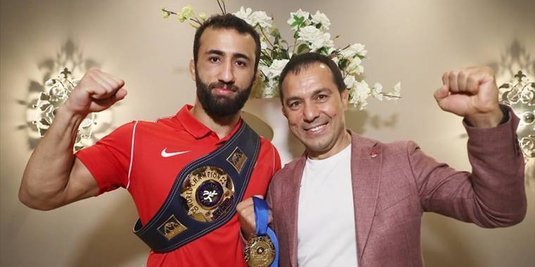 Milli güreşçi Burhan Akbudak'tan 'devamı gelecek' mesajı