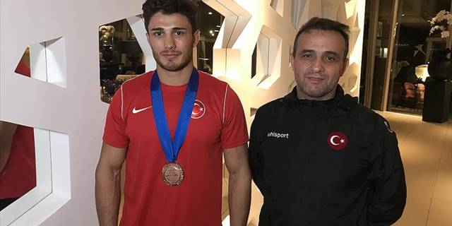 Dünya üçüncüsü Yunus Emre Başar doğuştan güreşçi