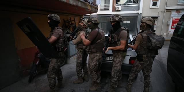 Balıkesir'de helikopter destekli 'Kökünü Kurutma' operasyonunda 59 şüpheli yakalandı