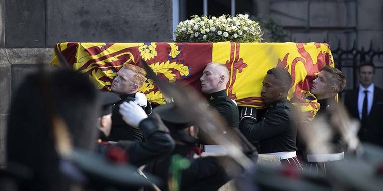 İngiltere'de 2. Elizabeth'in ölümü sömürge dönemine dair tartışmaları gündeme taşıdı