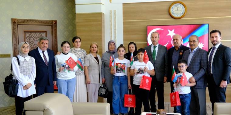 Azerbaycanlı şehidin ailesi Rektör Yıldız'ı ziyaret etti