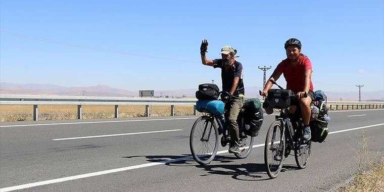 Doğanın korunmasına dikkati çekmek için İstanbul'dan Ağrı'ya pedal çevirdiler