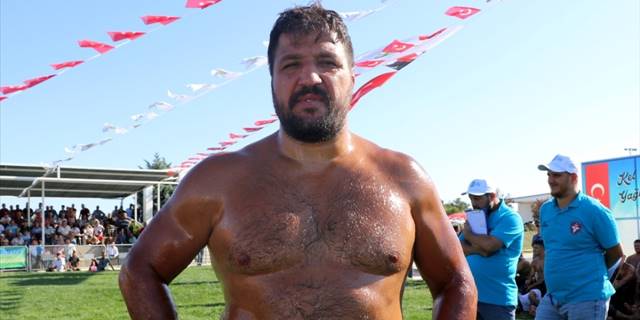 "Usta" başpehlivan Recep Kara'dan genç başpehlivanlara destek