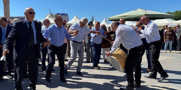 Kırşehir'de Ahilik Haftası'nda yöresel lezzetler ve el emeği ürünler sergilendi