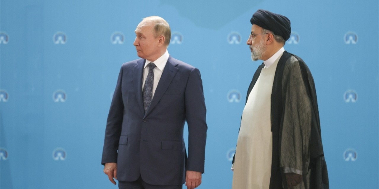 Rusya Devlet Başkanı Putin, İran Cumhurbaşkanı Reisi ile bir araya geldi