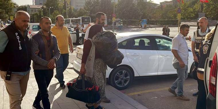 Kırıkkale'de 30 yıl ve 8 yıl 6 ay hapis cezaları bulunan firari 2 hükümlü yakalandı