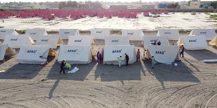 AFAD, sel felaketinin yaşandığı Pakistan'da çadır kamp inşa etmeye başladı