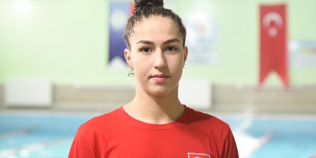 Milli yüzücü Burcunaz Narin, Dünya Gençler Açık Su Yüzme Şampiyonası'nda gümüş madalya kazandı