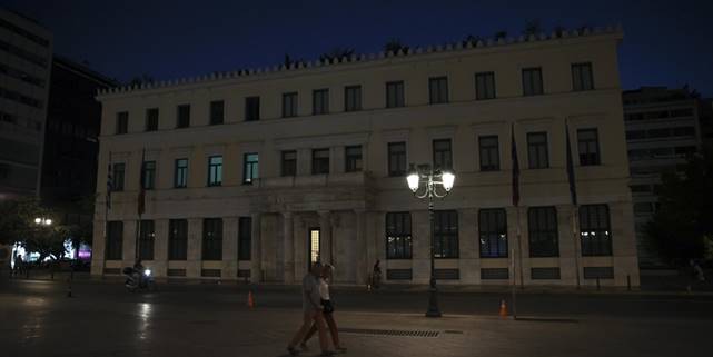 Atina Belediyesi binasında enerji tasarrufu için ışıklandırmaya sınırlama