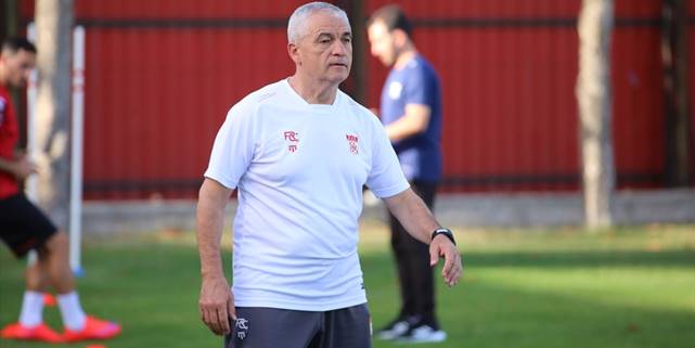 Sivasspor Teknik Direktörü Çalımbay: "Hak ederek galibiyet aldık"