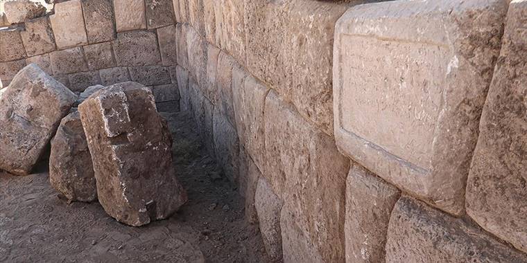 Van'daki ızgara planlı antik kenttin sırrı yeni bulunan kitabelerle çözülecek