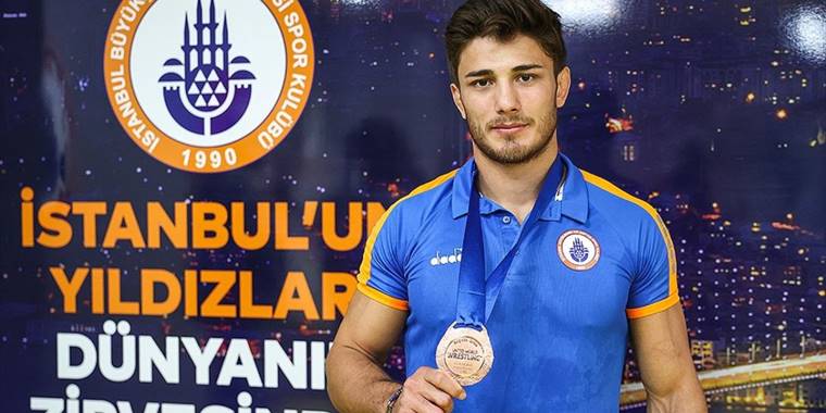 Dünya Güreş Şampiyonası'nda üçüncü oldu