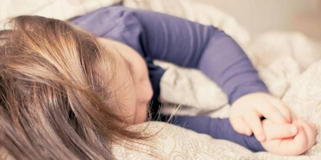 Çocuklarda yatış pozisyonuna bağlı kafatası şekil bozukluğunda artış