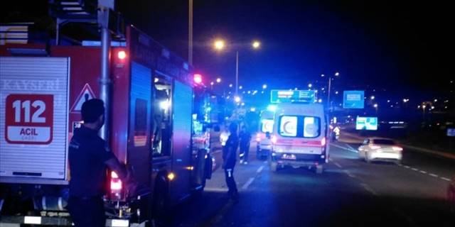 Kayseri'de yolcu otobüsü ile çarpışan otomobildeki 5 kişi yaralandı