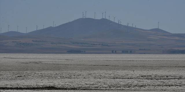 Seyfe Gölü Kuş Cenneti sonbaharda kuruyan görüntüsüyle doğaseverleri üzüyor