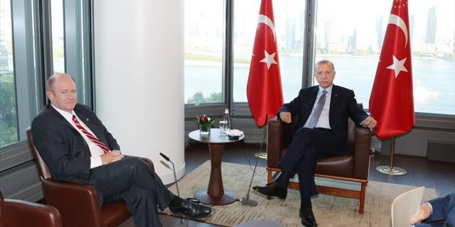 Cumhurbaşkanı Erdoğan ABD'li Senatör Chris Coons’u kabul etti