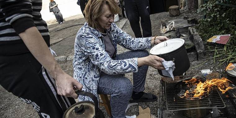 Ukrayna'nın İzyum şehri sakinleri zor şartlar altında hayata tutunmaya çalışıyor