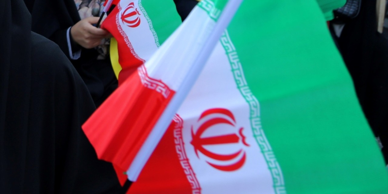 İran'da gözaltına alınan genç kadının ölmesi üzerine başlayan gösteriler sürüyor