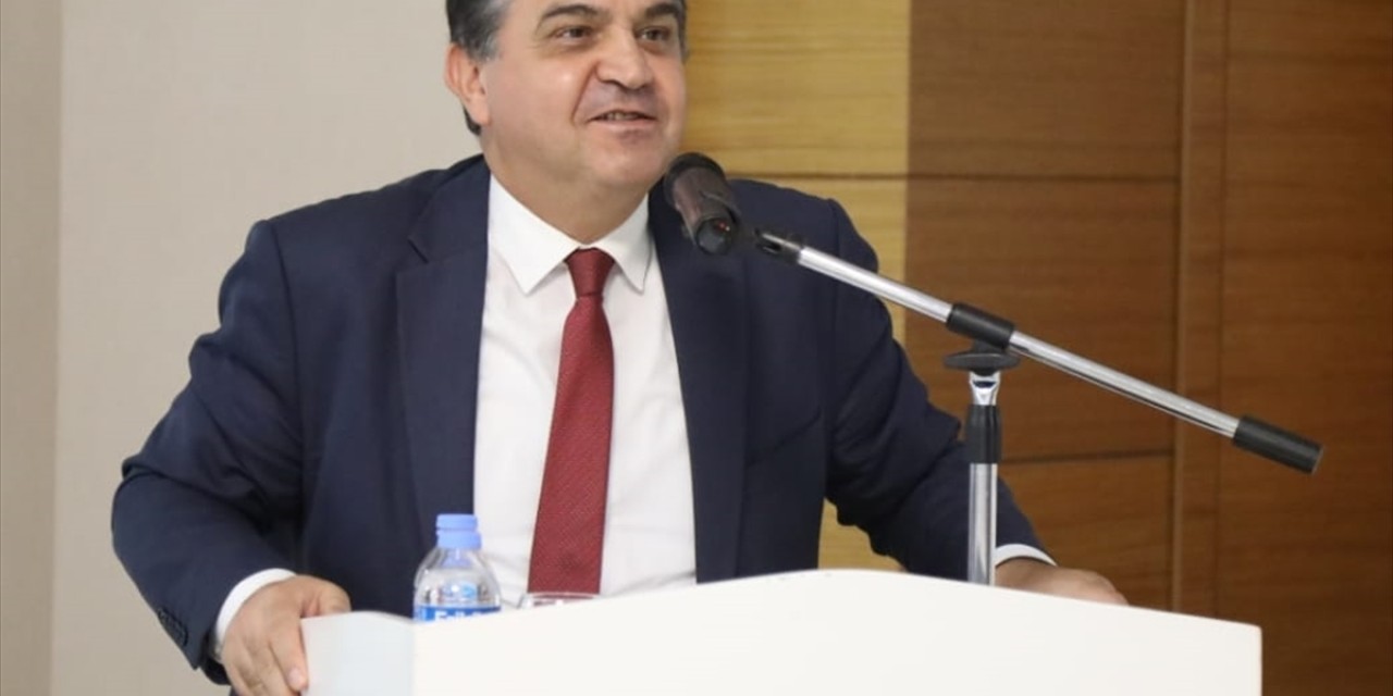 Dışişleri Bakan Yardımcısı Kaymakcı, akademisyen ve öğrencilerle buluştu