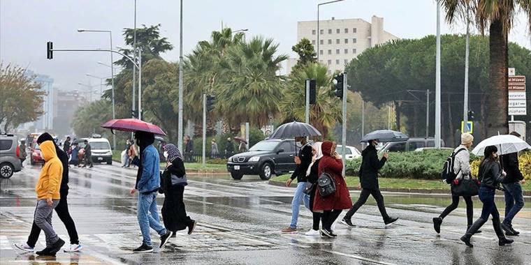 Orta ve Doğu Karadeniz için yarın kuvvetli sağanak uyarısı