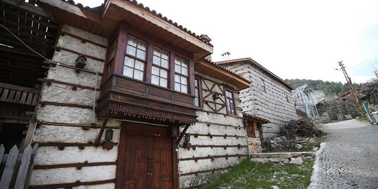 Antalya'nın özgün mimarisiyle bilinen tarihi 'düğmeli evleri' restore ediliyor