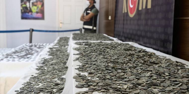 İstanbul'da tarihi eser operasyonunda 34 bin 550 sikke ele geçirildi