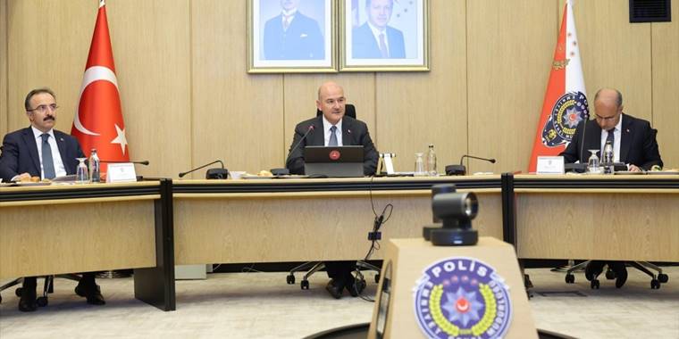 Bakan Soylu başkanlığında asayiş, trafik, göç ve terör değerlendirme toplantısı yapıldı