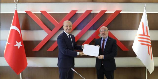 Rektörler Karamustafa ve Altun mazbatalarını aldı