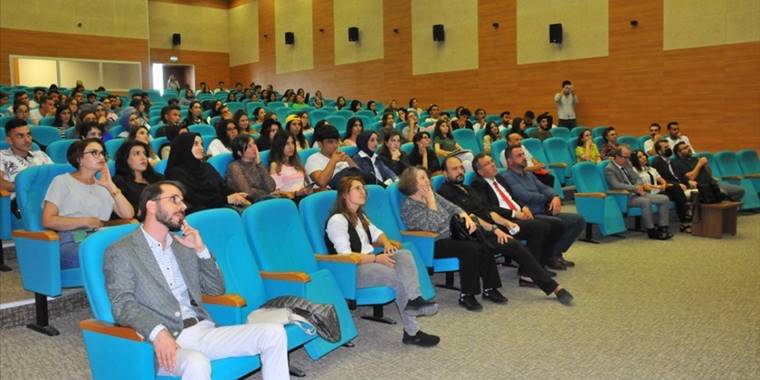 KAEÜ'de öğrencilere oryantasyon semineri veriliyor