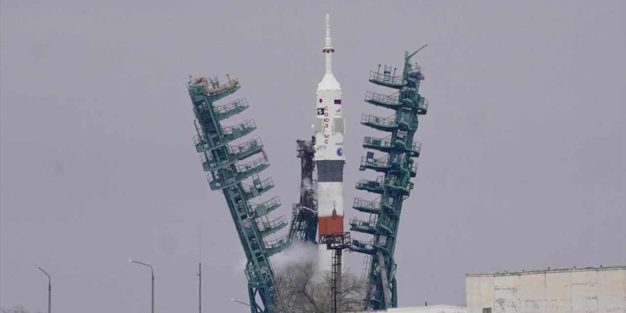 Soyuz MS-22 ile iki Rus ve bir Amerikan astronotu uzaya gönderildi