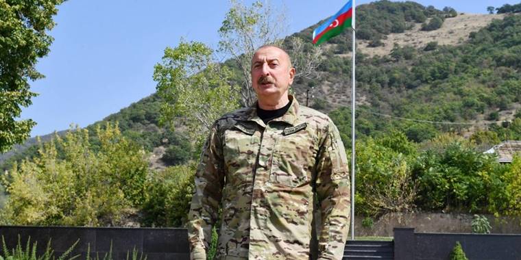 Azerbaycan Cumhurbaşkanı Aliyev, işgalden kurtarılan Laçın'ı ziyaret etti