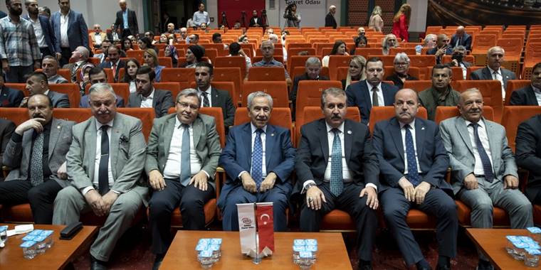 Merhamet ve Emek Ödülleri kapsamında 13 iyiliksevere plaket verildi