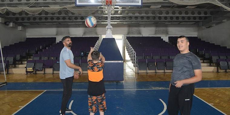 İşitme engelli milli atlet, otizmli çocukların gelişimine katkı sunuyor