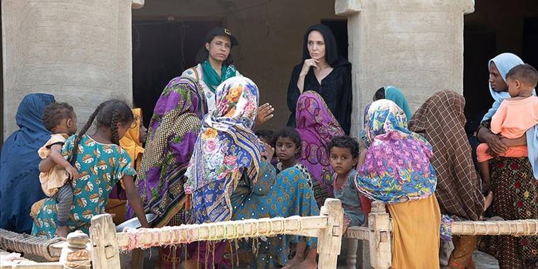 Angelina Jolie'den uluslararası topluma, Pakistan'daki sel mağdurları için yardım çağrısı