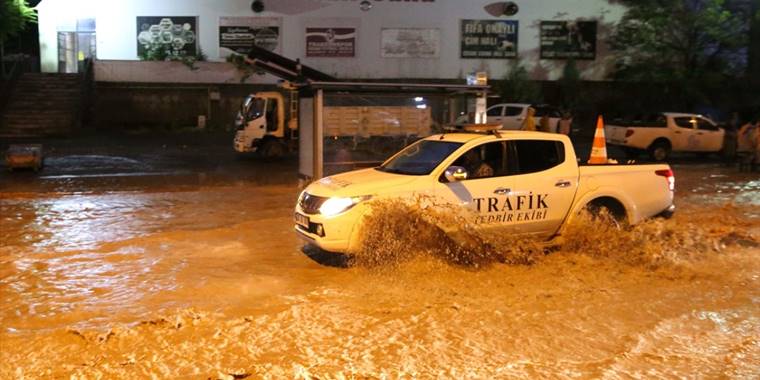 Kayseri'de sağanak etkili oldu