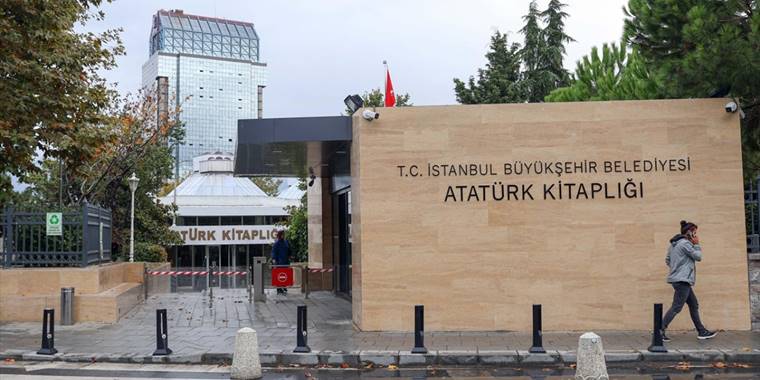 Öğrenciler İBB'nin Atatürk Kitaplığı'nı kullanıma kapatmasına tepkili