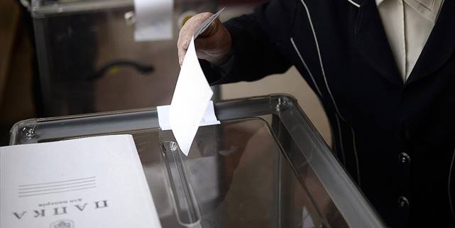 Ukrayna’daki ayrılıkçı yönetimler Rusya’ya katılmak için referandum düzenliyor