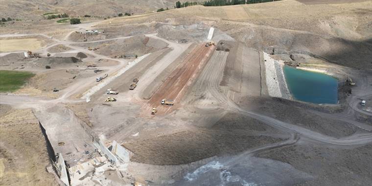 Sivas'ın Gemerek ilçesinde Yumağın Barajı'nın inşaatı sürüyor