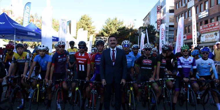 Türkiye Bisiklet Şampiyonası 7. Etap Puanlı Yol Yarışları Kırıkkale'de başladı