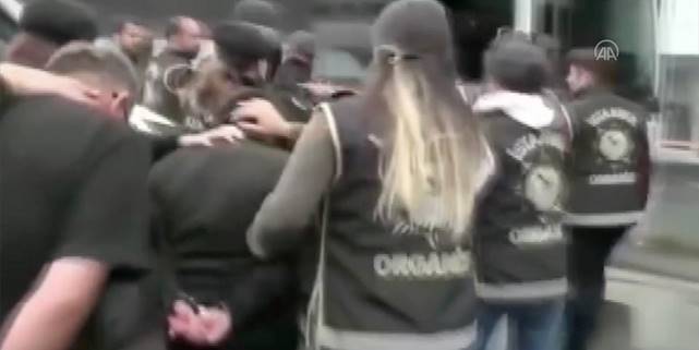 Sırp organize suç örgütü elebaşının cinayet zanlılarından 10'u tutuklandı