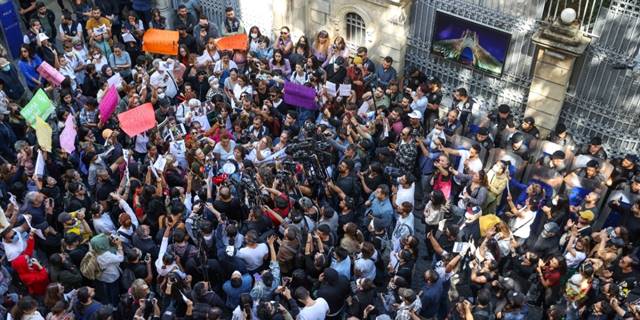 Tahran'da Mahsa Emini'nin ölümü üzerine yapılan protesto gösterileri sürüyor