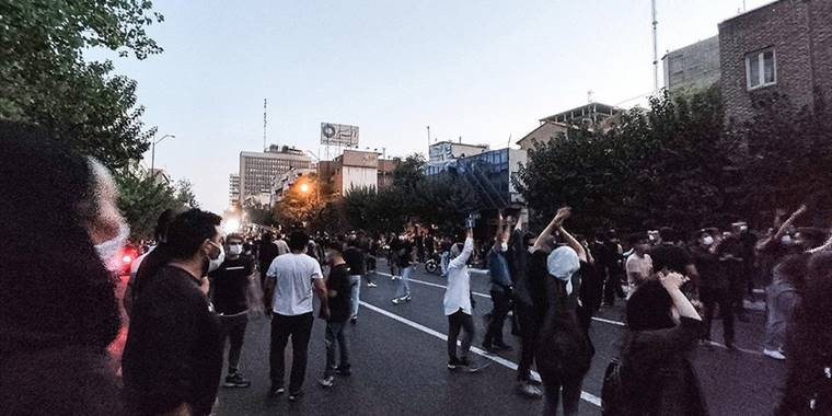 İran devlet televizyonu gösterilerde ölenlerin sayısının 35'e ulaştığını açıkladı