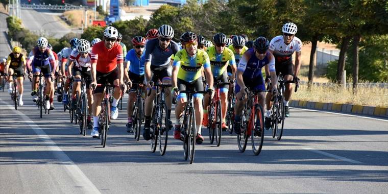 Türkiye Bisiklet Şampiyonası 7. Etap Puanlı Yol Yarışları sürüyor