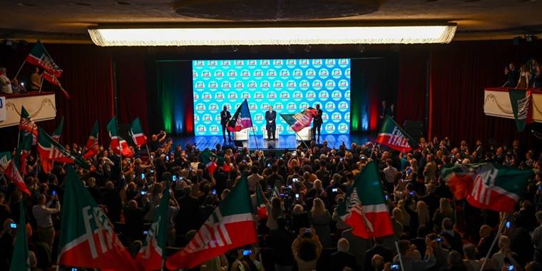 Uzmanlara göre, İtalya'da seçimin ardından sağ bir hükümet ortaya çıkacak