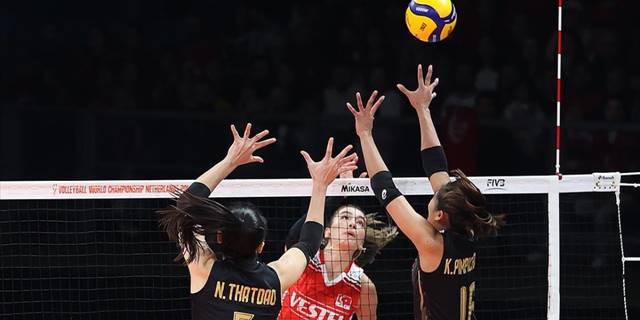 FIVB Dünya Kadınlar Şampiyonası'nın ikinci gününde 6 maç oynandı
